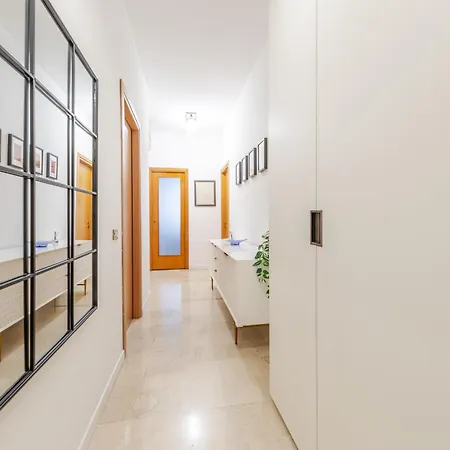 Via Capranica 18 * Milano